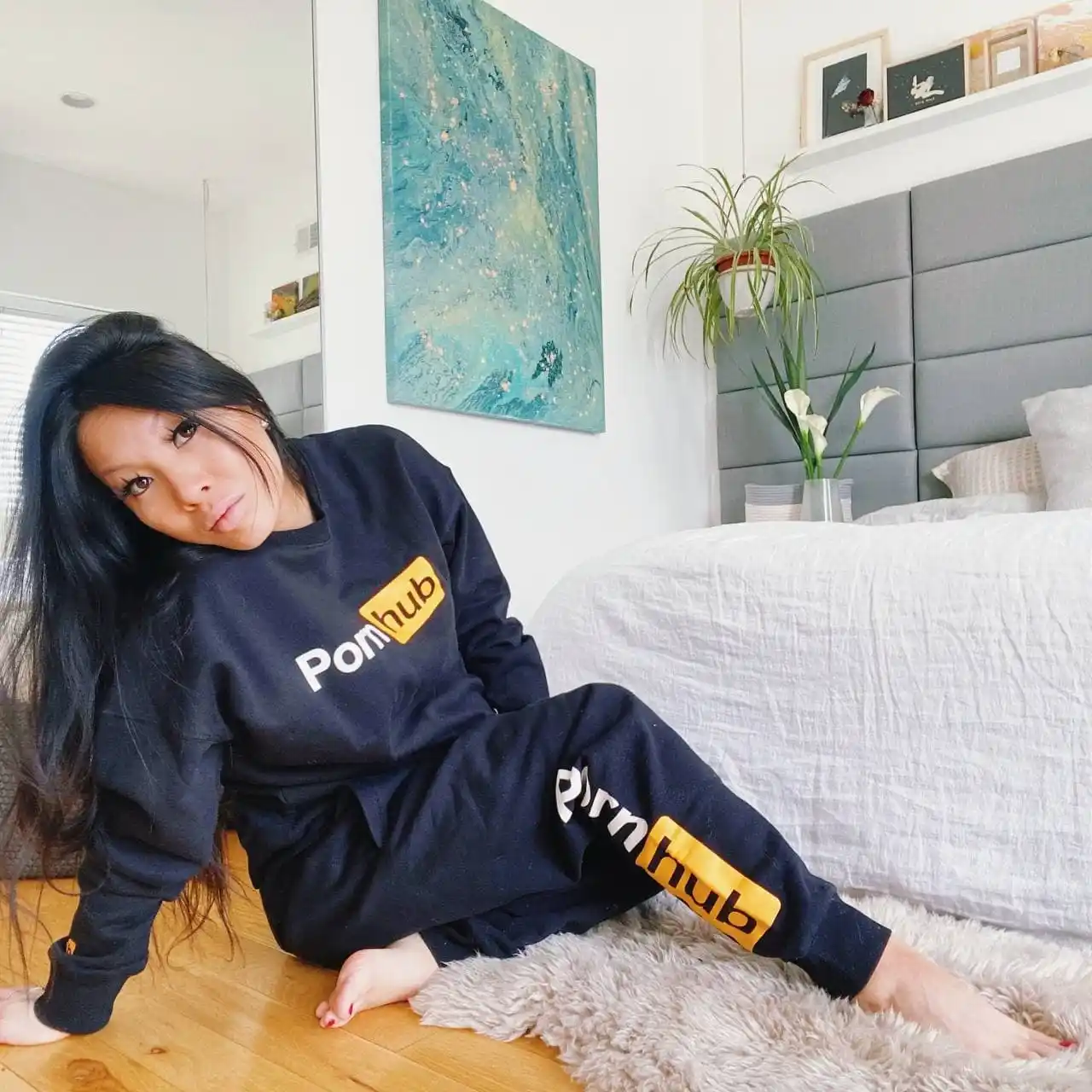 Black Classic Logo Crewneck - Image 4